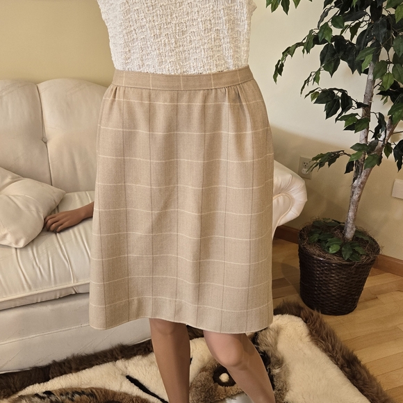 SuitsMe Chevron Design Tan Windowpane Plaid Woman's Business Suit, Size 12 - Picture 4 of 12